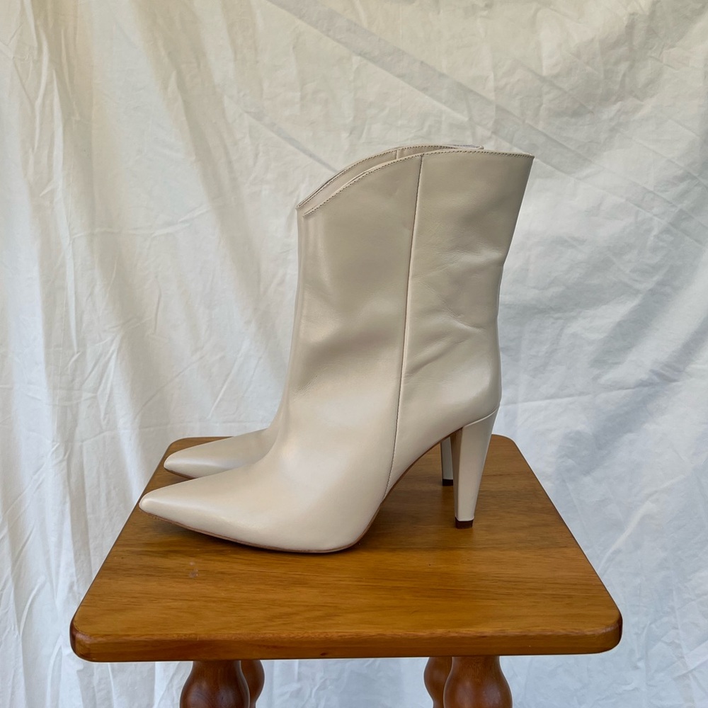 Karen Millen Creme Boots with dust bag